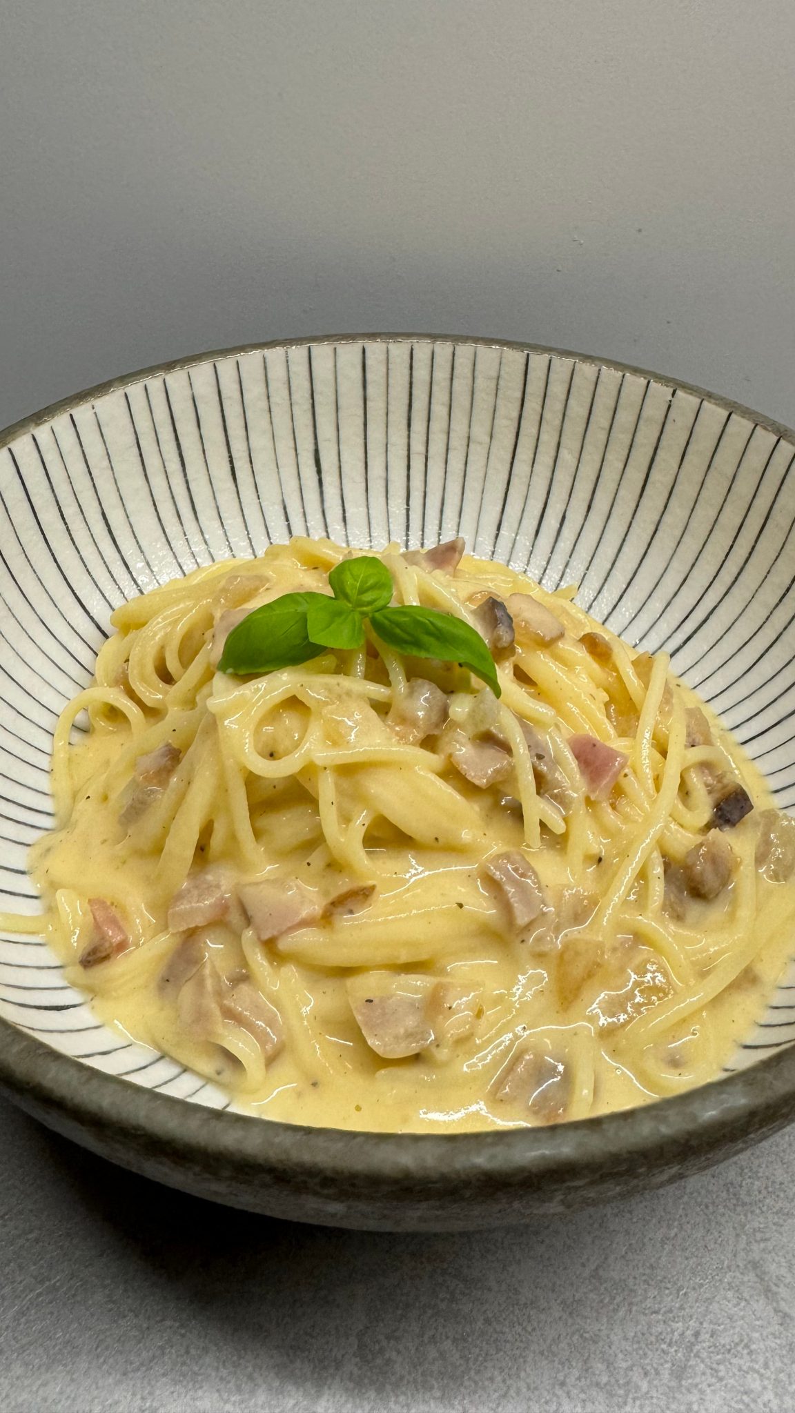 Spaghetti Caronara - Der Klassiker mit Guanciale und Pecorino